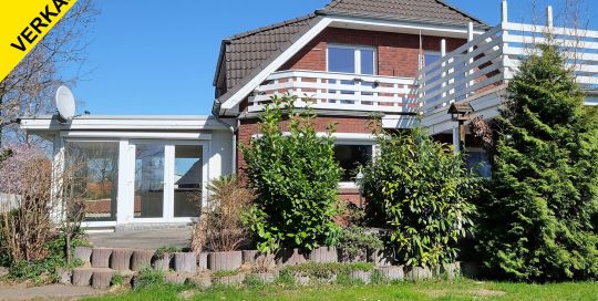 Einfamilienhaus in Sickte mit Wintergarten, 3 Garagen und Keller